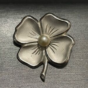 Brushed Silver Tone Four Leaf Clover Imitation Pearl Vintage Brooch